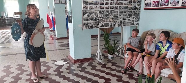 В доме культуры прошла познавательная программа \"Дорожные знаки\". Ребята приятно удивили своими знаниями.